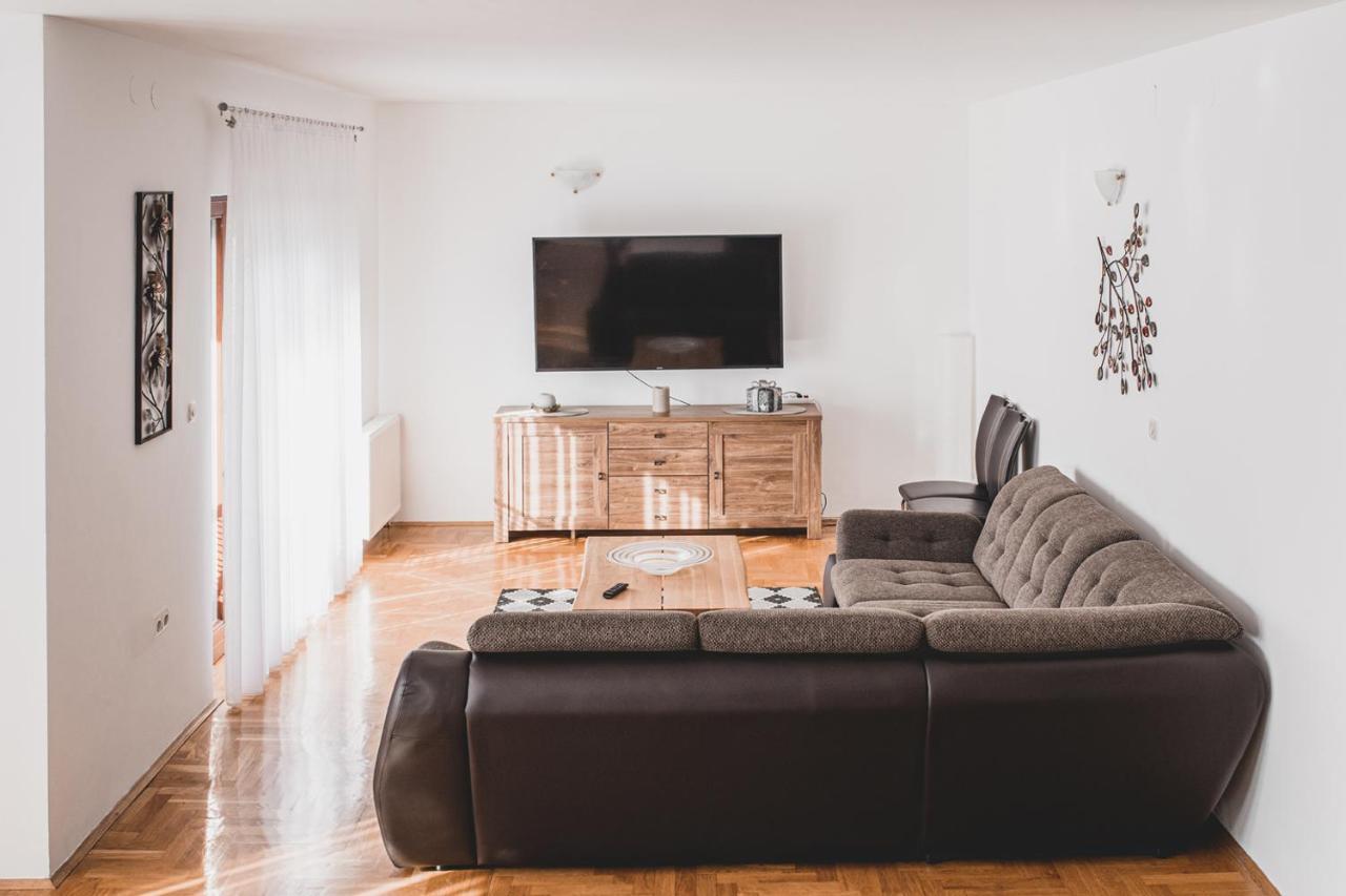 Helles 3 Schlafzimmer Apartment Zwischen Zagreb Zentrum & Natur Eksteriør bilde