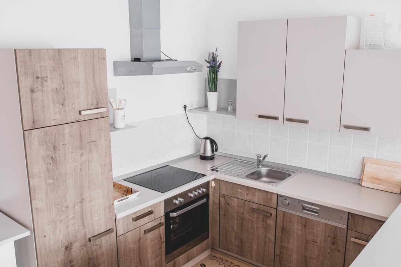 Helles 3 Schlafzimmer Apartment Zwischen Zagreb Zentrum & Natur Eksteriør bilde